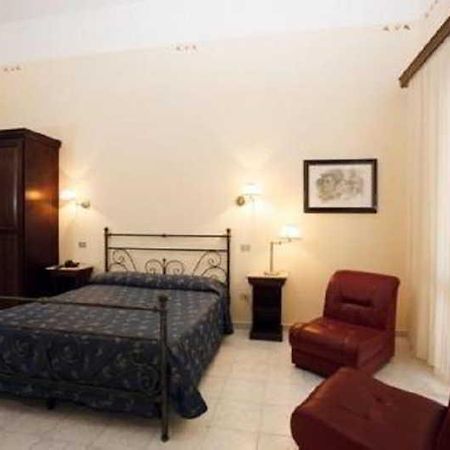 Hotel Cappello Lecce Exterior photo