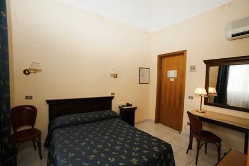 Hotel Cappello Lecce Exterior photo